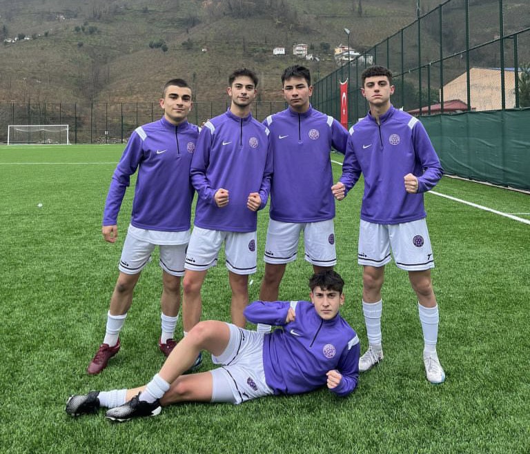  Gülyalı Turnasuyuspor Genç Futbolcuyu Kaptı