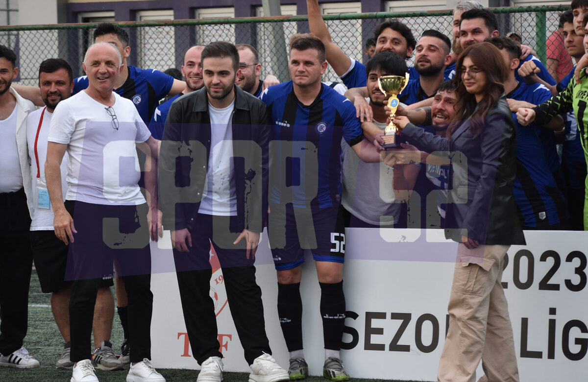 2.Amatör Lig Şampiyonluk Kupasını Gürgentepe Kaymakamı Buket Yeşilgül Verdi